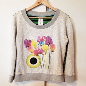 Sweatshirt with a twist